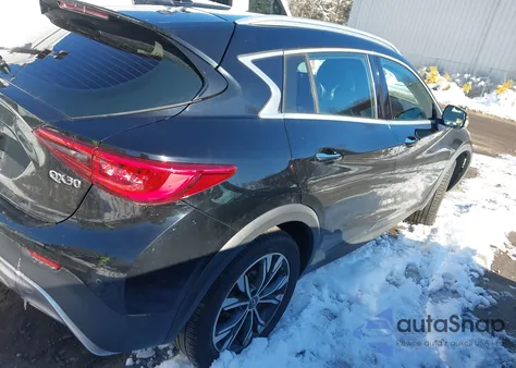 2018 Infiniti Qx30 Premium z USA, uszkodzony, nr VIN SJKCH5CR3JA054236